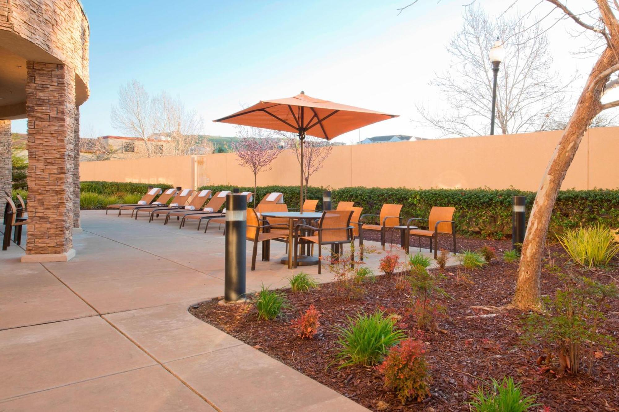Courtyard By Marriott Sacramento Folsom Exterior foto