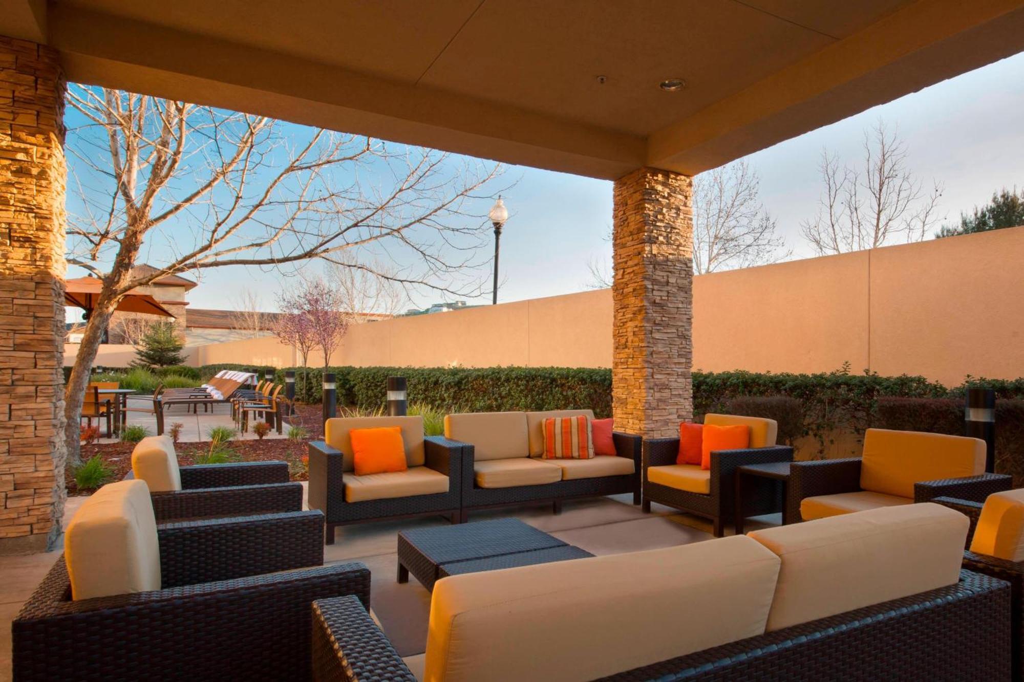 Courtyard By Marriott Sacramento Folsom Exterior foto